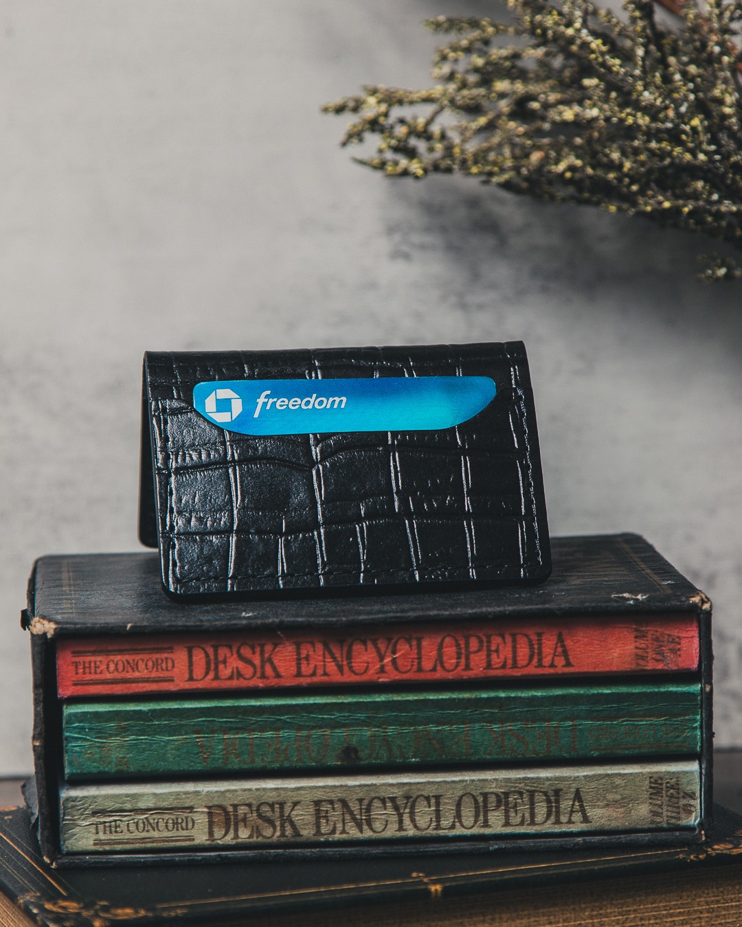 Gator Stamped Leather Mills Cardholder